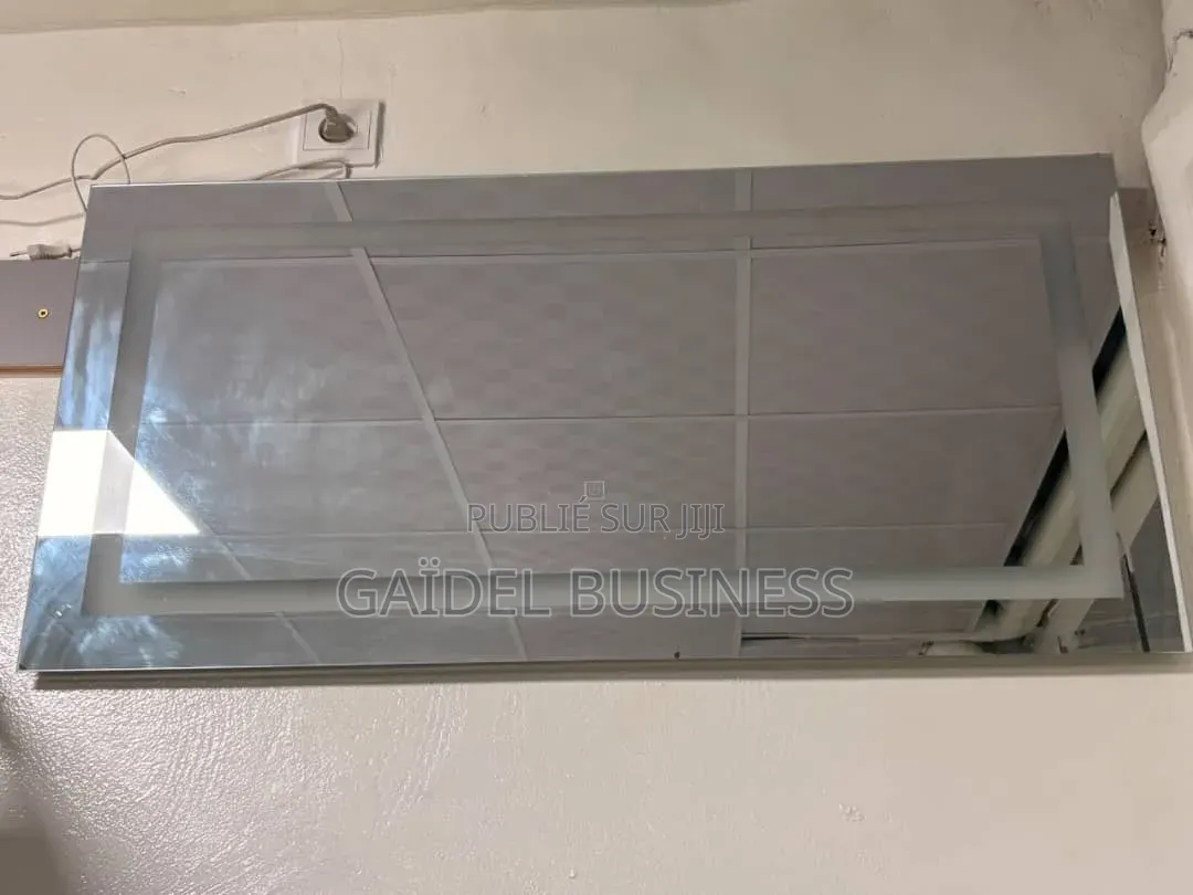 Miroir De Salle De Bains Design LED Tactile – 60 X 100 Cm
