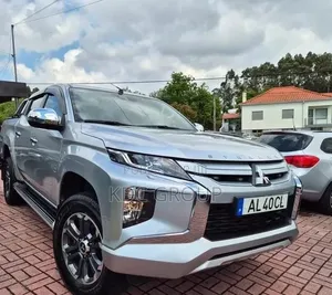 Mitsubishi L200 2021 Gris