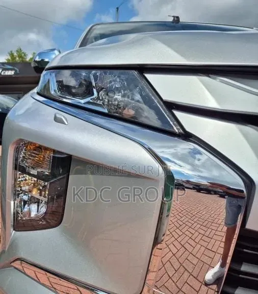Mitsubishi L200 2021 Gris