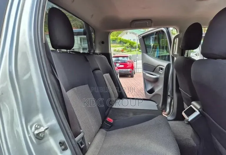 Mitsubishi L200 2021 Gris