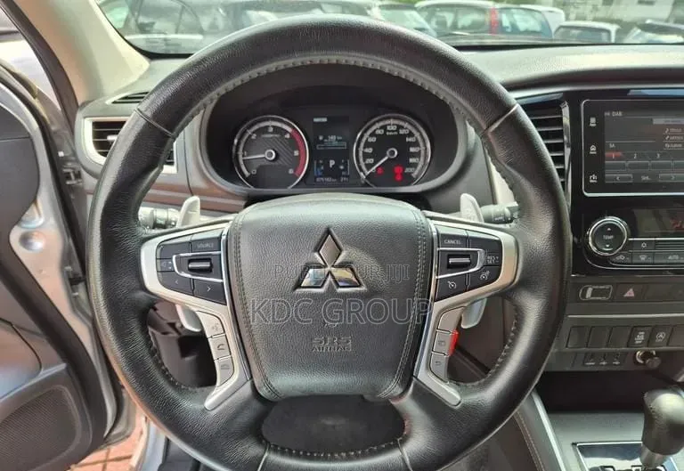 Mitsubishi L200 2021 Gris