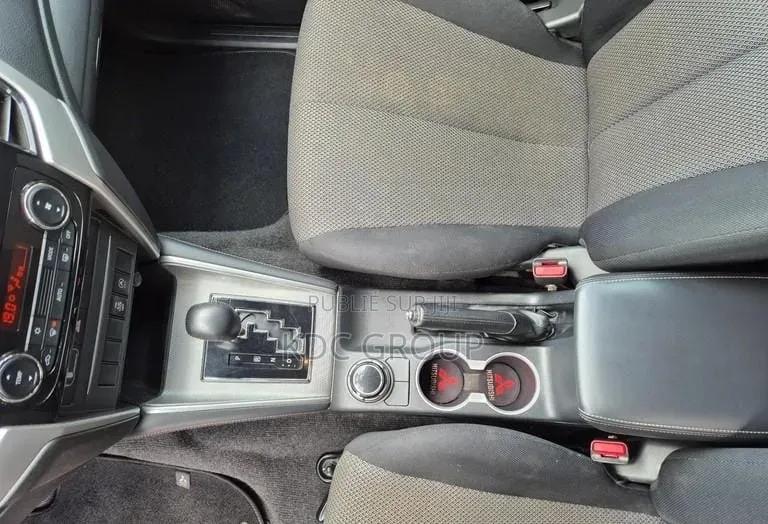 Mitsubishi L200 2021 Gris
