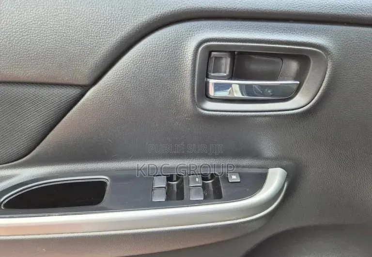 Mitsubishi L200 2021 Gris