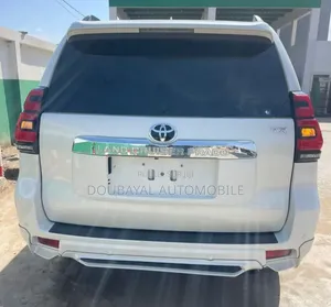 Toyota Land Cruiser Prado 2022 Blanc