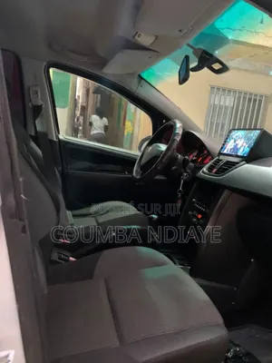 Peugeot 207 2011 Blanc cassé