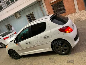 Peugeot 207 2011 Blanc cassé