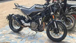 Husqvarna Supermoto 2022 Gris
