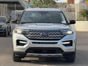 Ford Explorer 2021 Gris