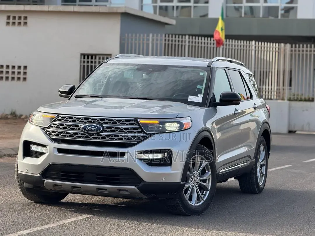 Ford Explorer 2021 Gris