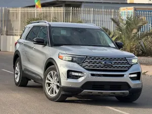 Ford Explorer 2021 Gris