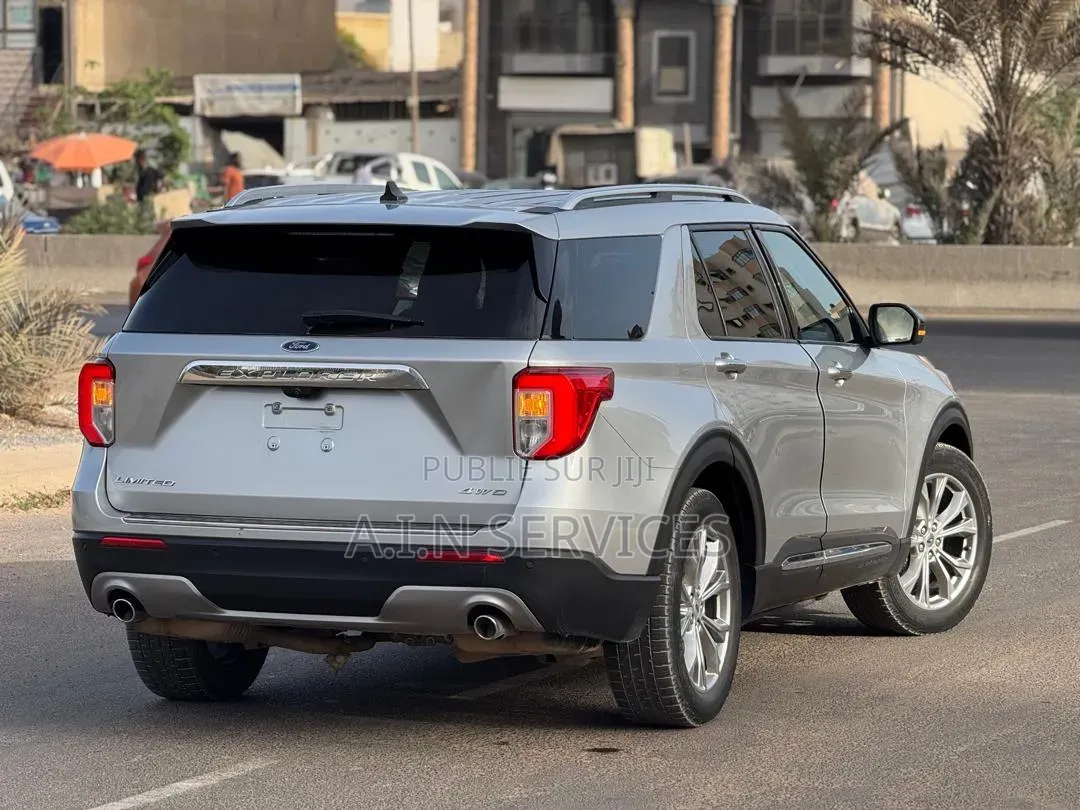 Ford Explorer 2021 Gris