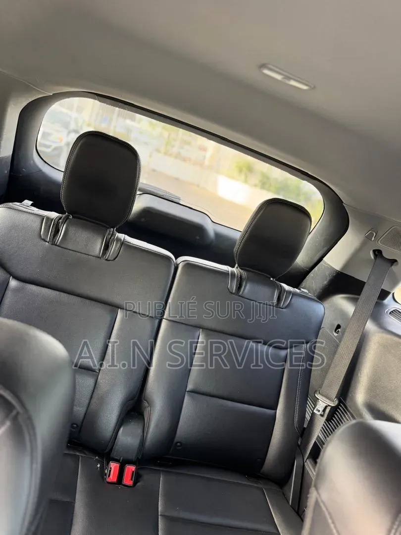 Ford Explorer 2021 Gris