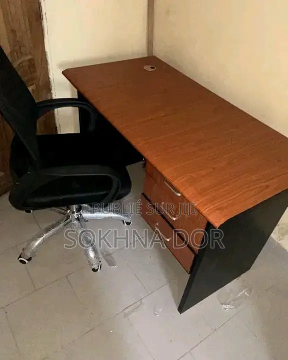 Chaise Et Table Bureau