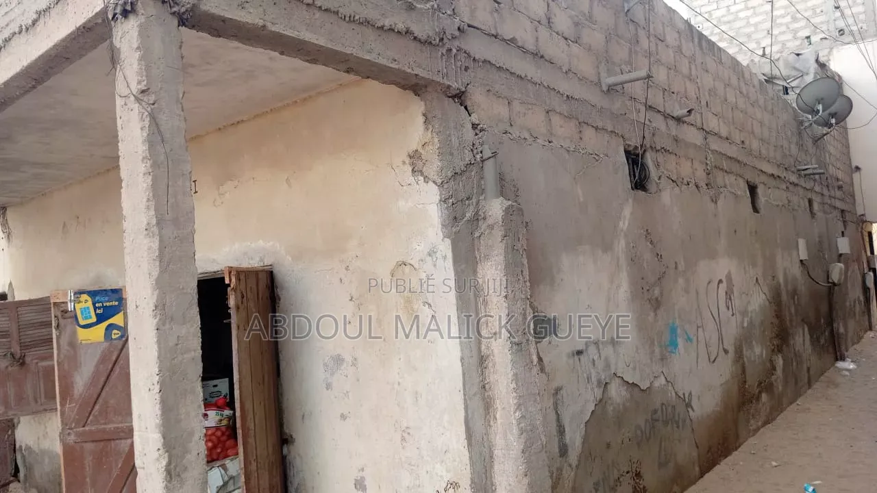 Meublé 9chbre Villa dans Elimane, Cambérène à Vendre