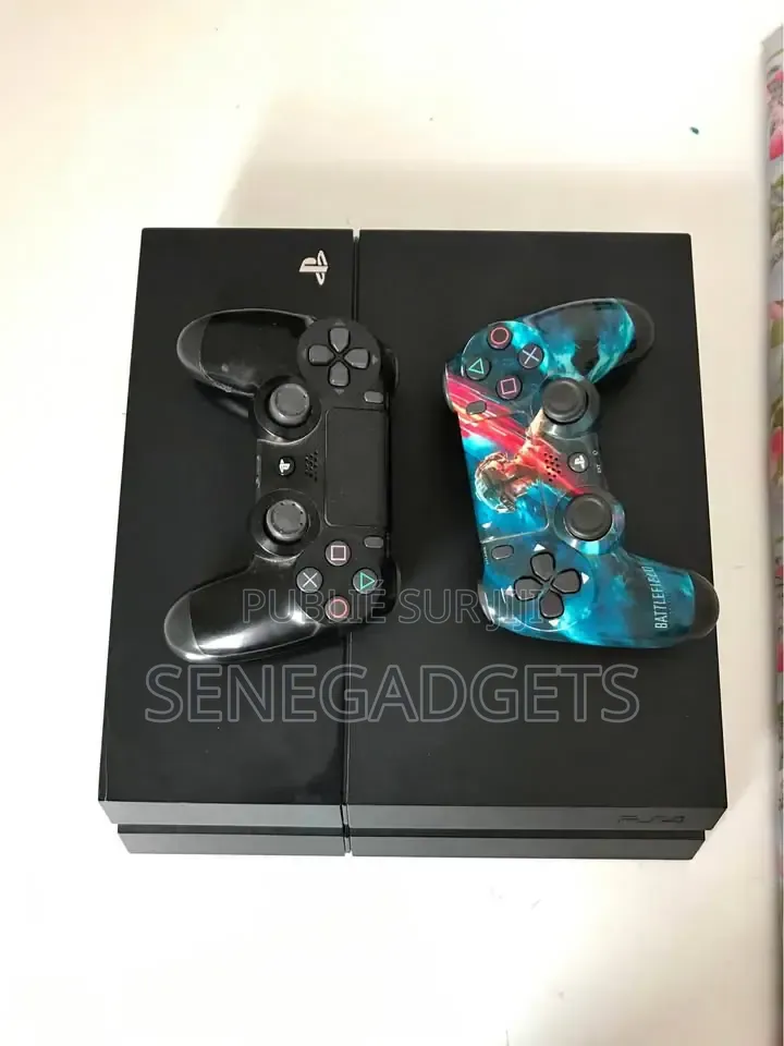 Playstation 4 Fat Avec 7 Jeux Déja Installés ( Gta Fc26 Cod )