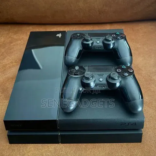 Playstation 4 Fat Avec 7 Jeux Déja Installés ( Gta Fc26 Cod )