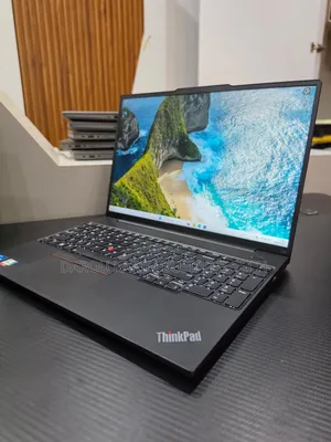 Nouveau Lenovo Thinkpad E16 G1 16GB Intel Core i5 SSD 512GB