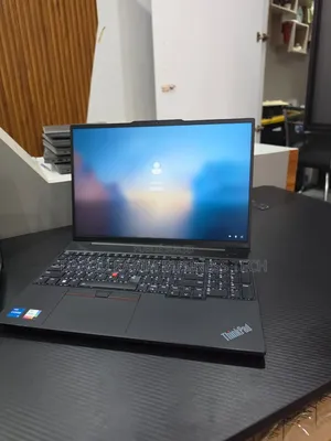 Nouveau Lenovo Thinkpad E16 G1 16GB Intel Core i5 SSD 512GB