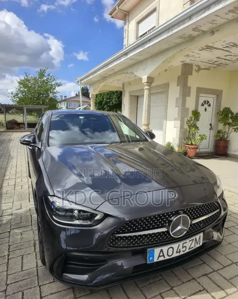 Mercedes-Benz C300 2022 Gris