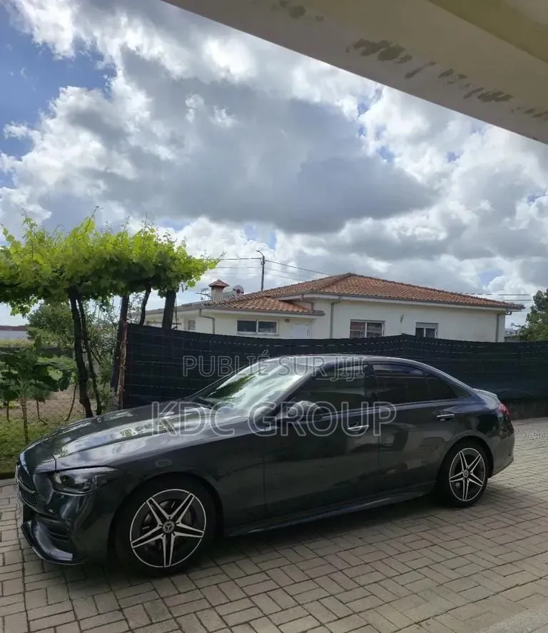 Mercedes-Benz C300 2022 Gris