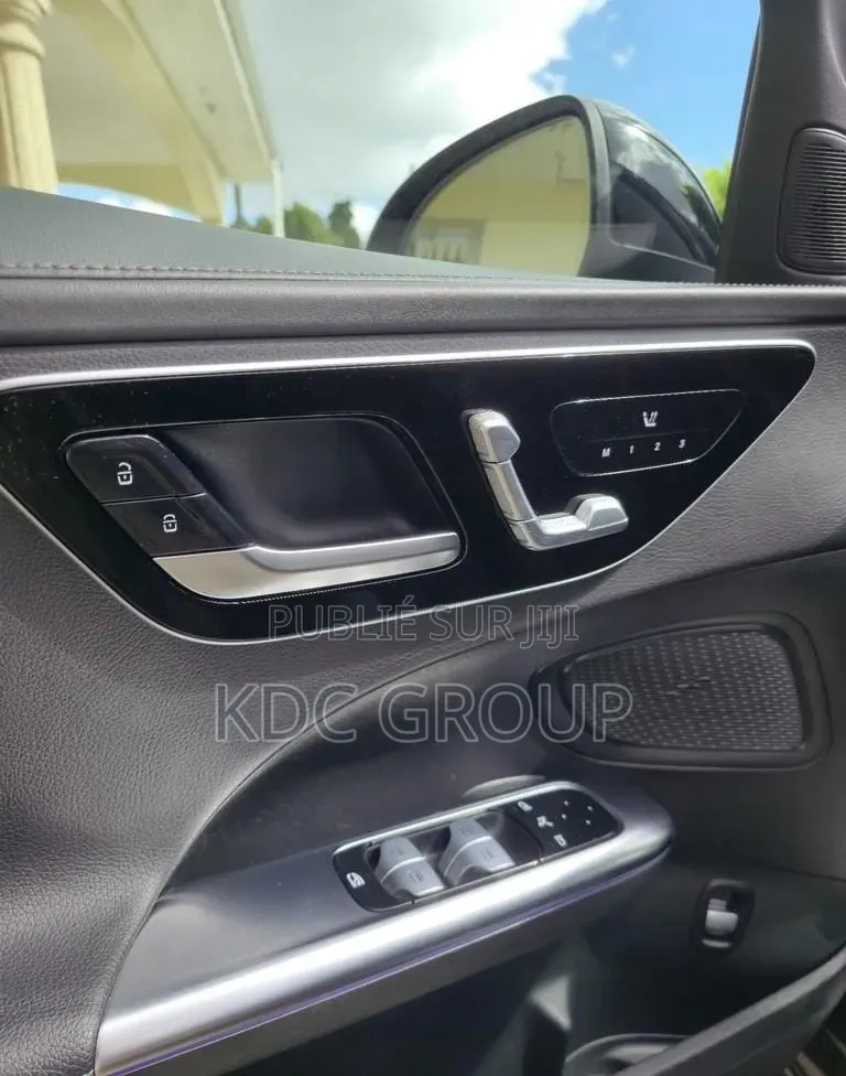 Mercedes-Benz C300 2022 Gris