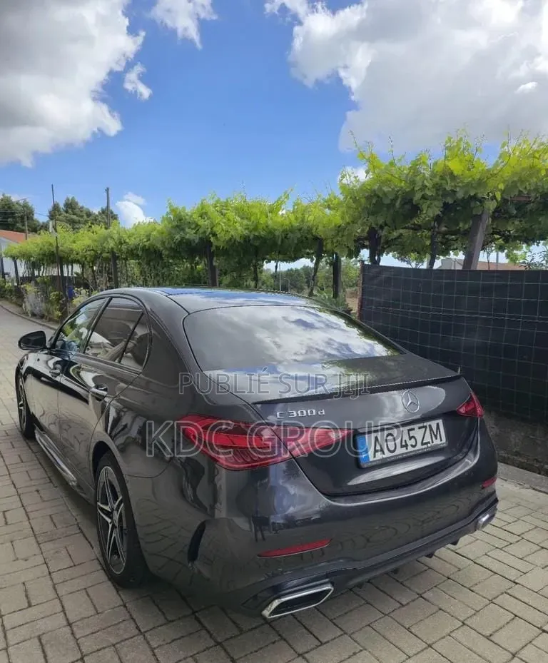 Mercedes-Benz C300 2022 Gris