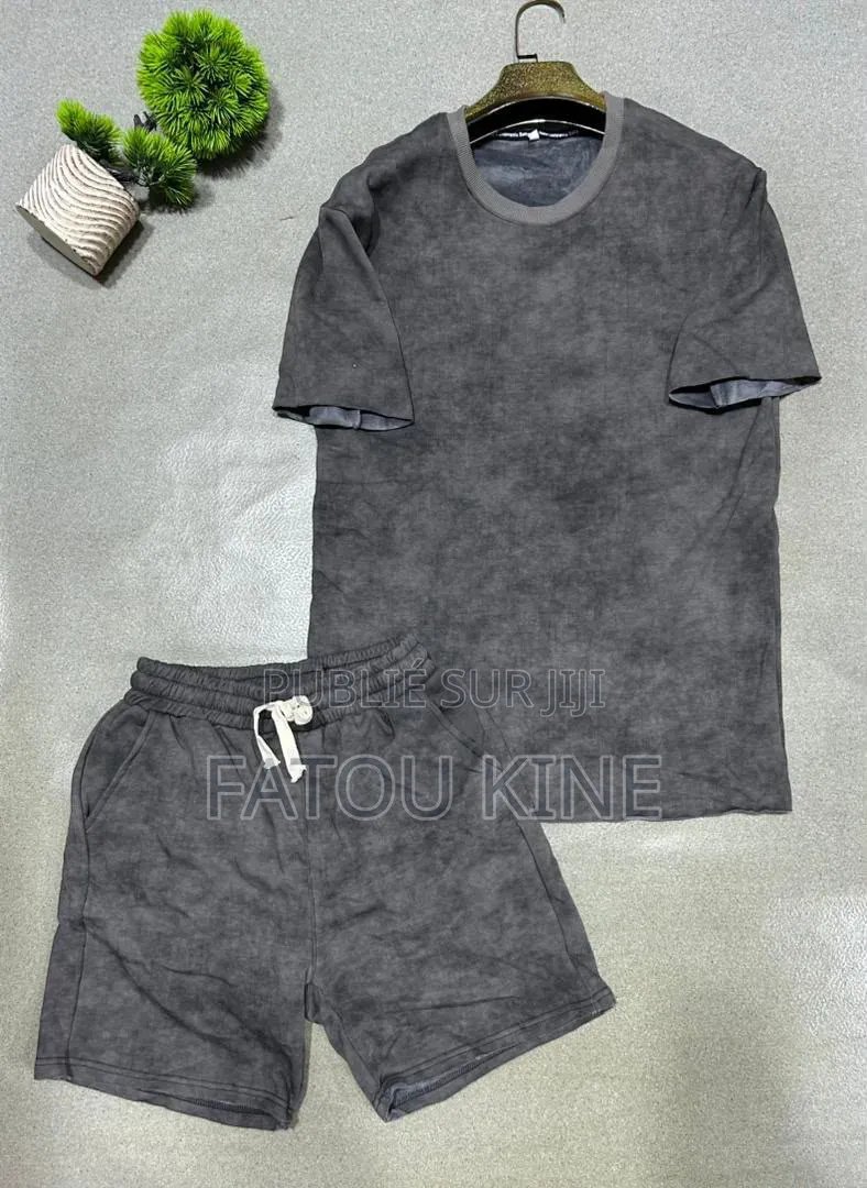 Des Vêtements Très CLASSES