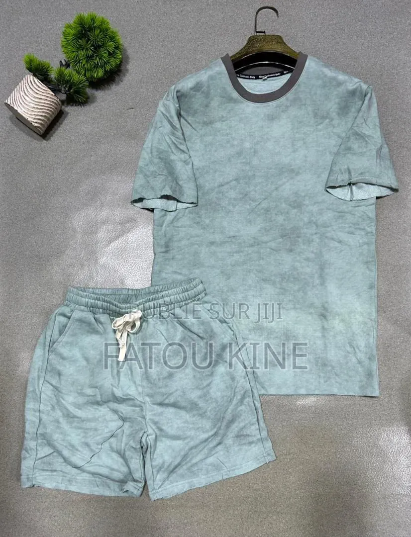 Des Vêtements Très CLASSES