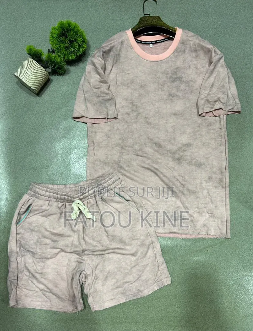 Des Vêtements Très CLASSES