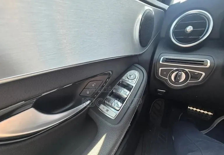 Mercedes-Benz C300 2021 Bleu