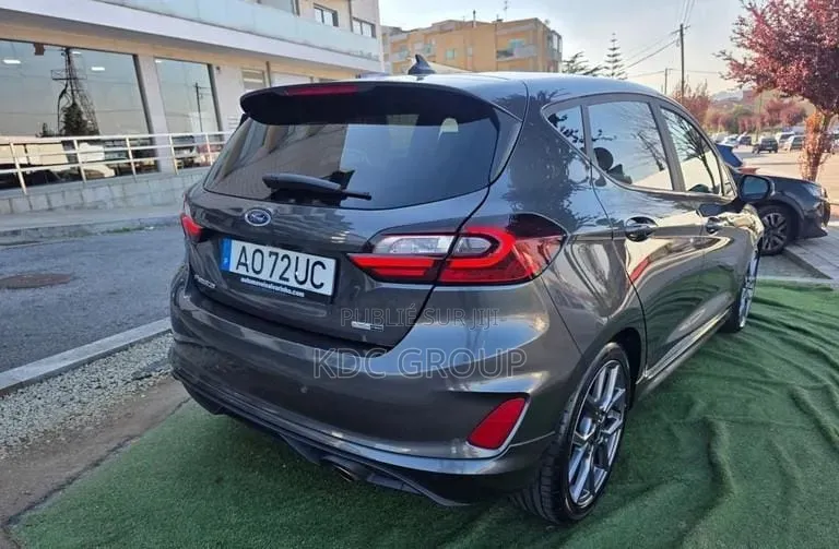 Ford Fiesta 2022 Gris
