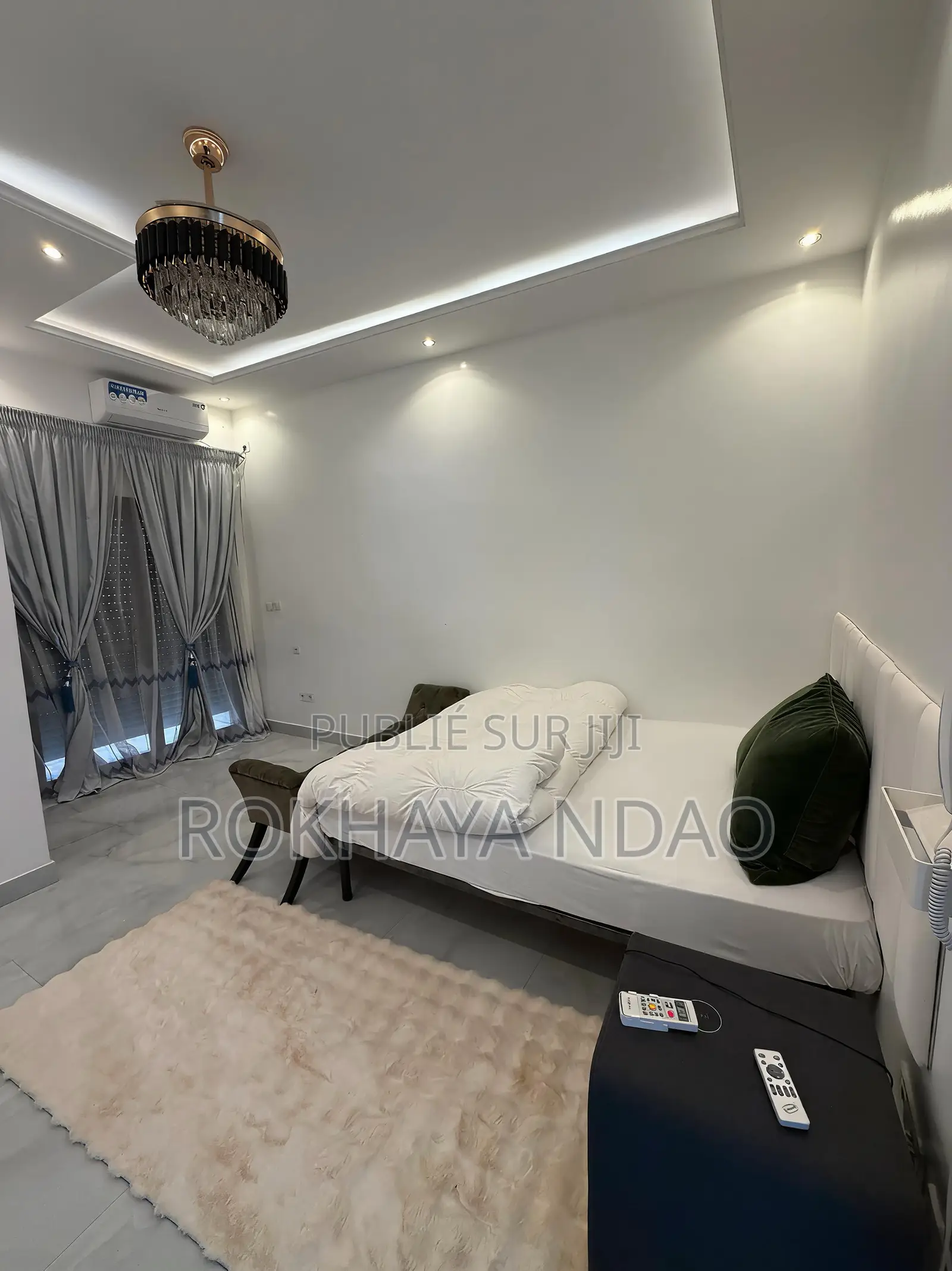 Villa 5 Chambres Avec Piscine Privée Au Lac Rose