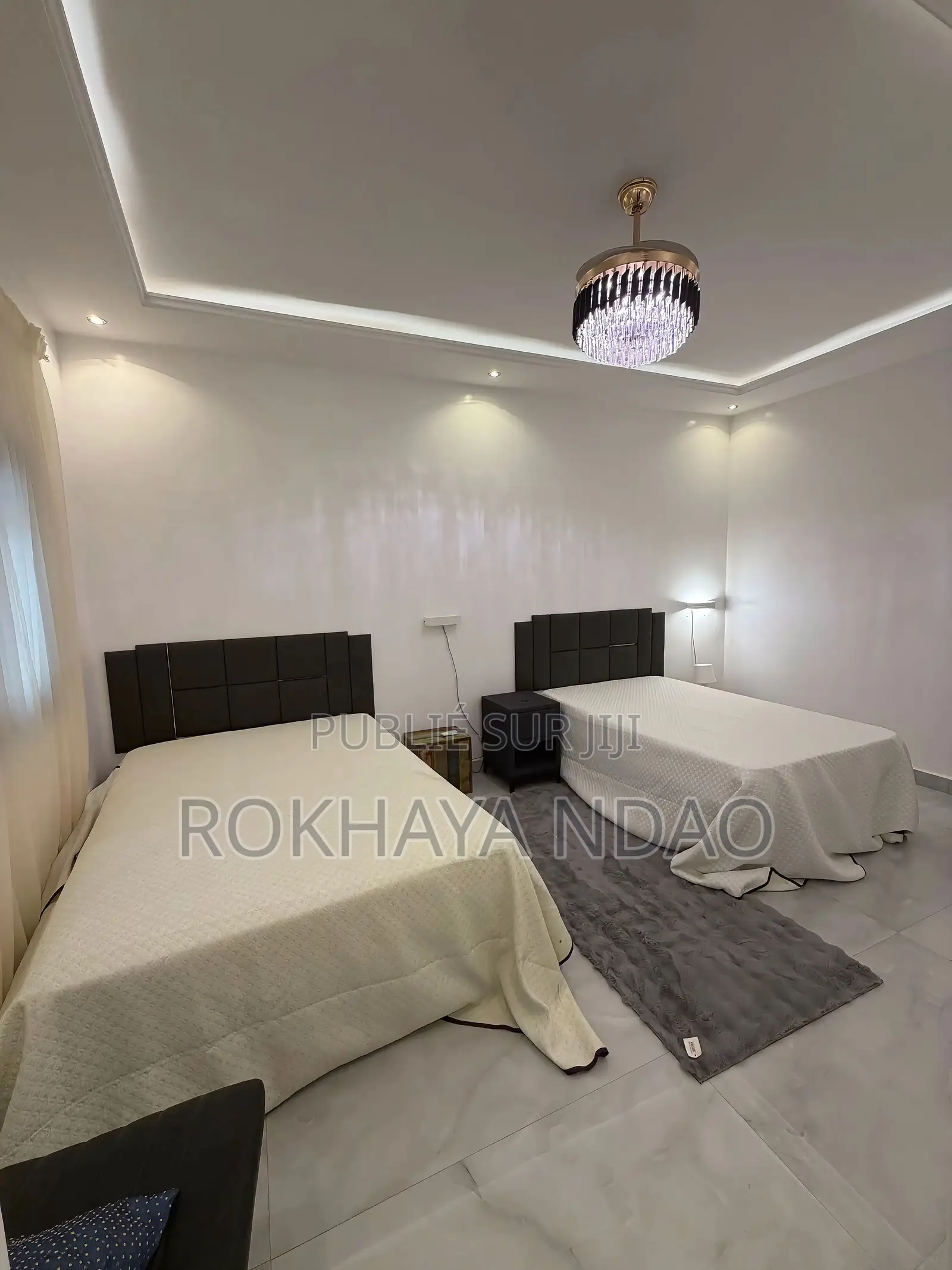 Villa 5 Chambres Avec Piscine Privée Au Lac Rose