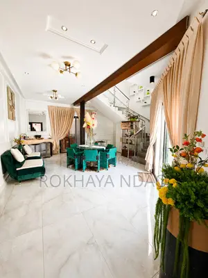 Villa 5 Chambres Avec Piscine Privée Au Lac Rose