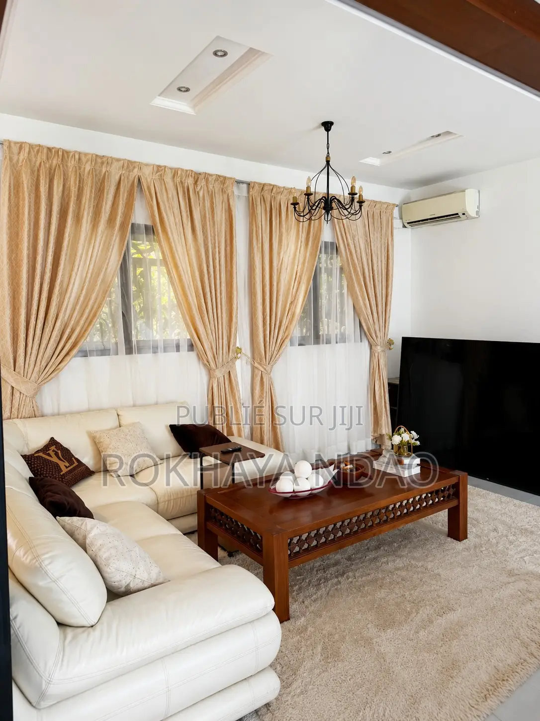 Villa 5 Chambres Avec Piscine Privée Au Lac Rose