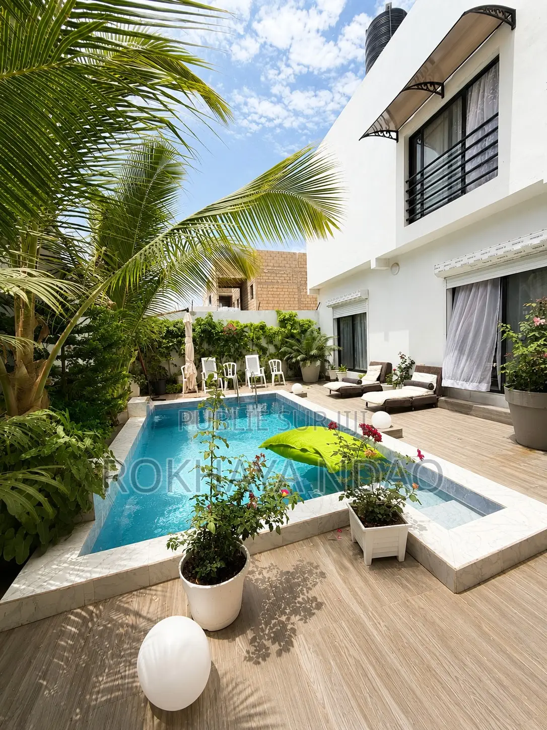 Villa 5 Chambres Avec Piscine Privée Au Lac Rose