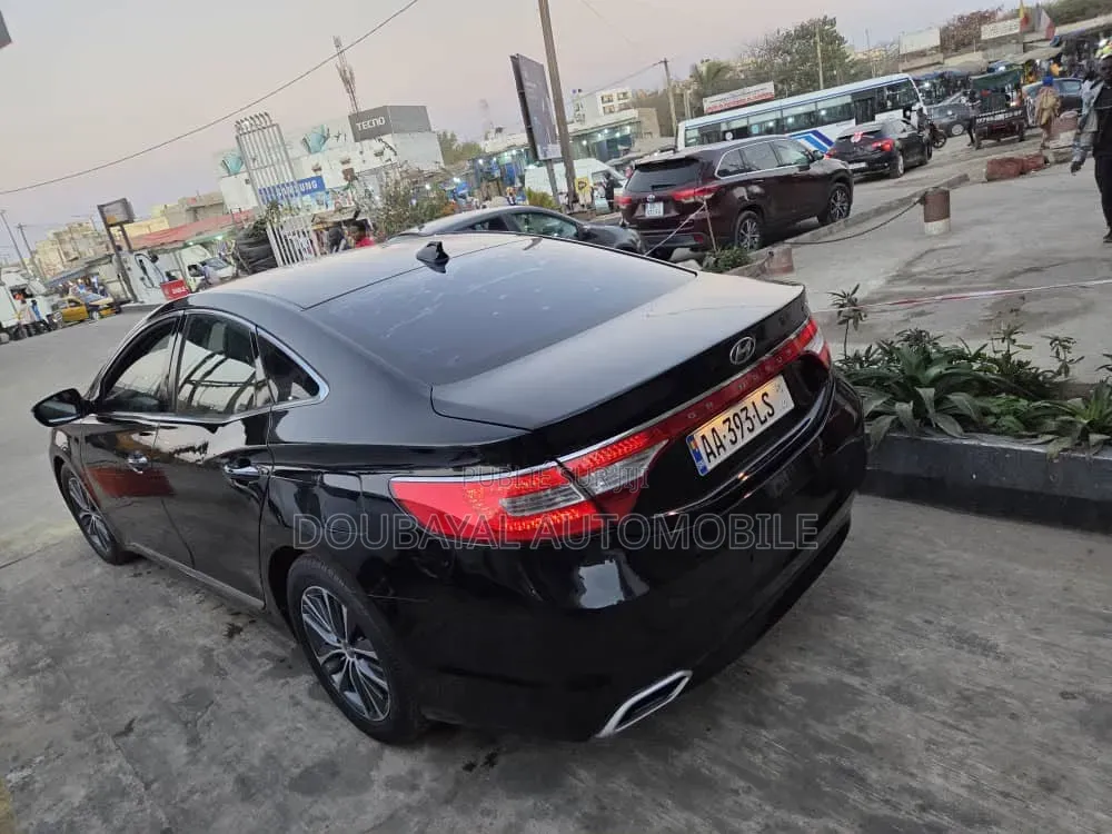 Hyundai Grandeur 2017 Noir Mat