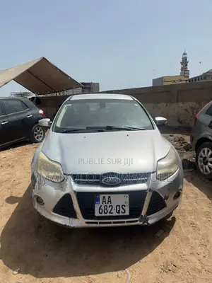 Ford Focus S Sedan FWD (2.0L 4cyl 5M) 2013 Gris