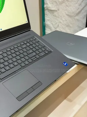 Nouveau Dell Precision 7760 32GB Intel Core i7 SSD 1T