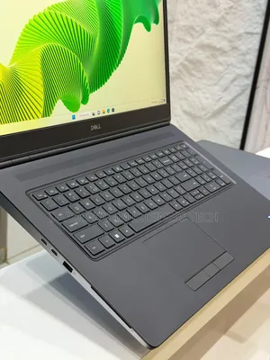 Nouveau Dell Precision 7760 32GB Intel Core i7 SSD 1T