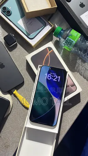 Nouveau Apple iPhone 16 Pro Max 256 GB Doré