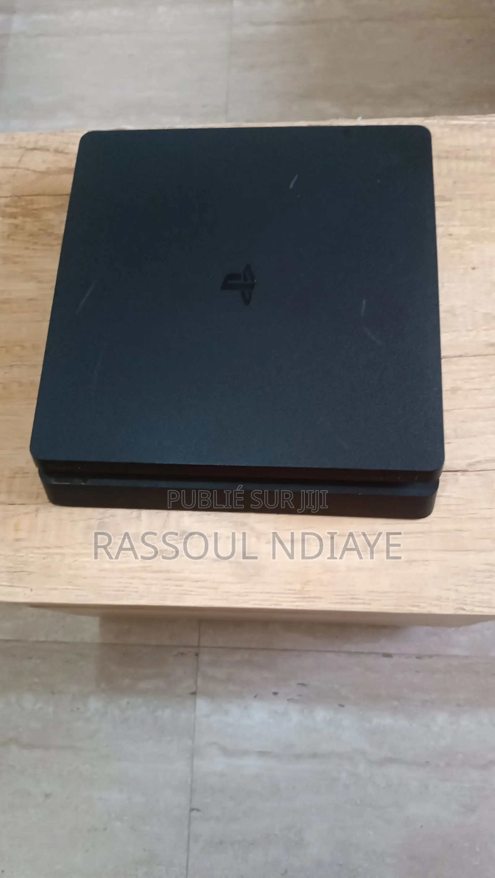 PS4 Slim 500 Go + DualShock 4 Officielle - Très Bon État