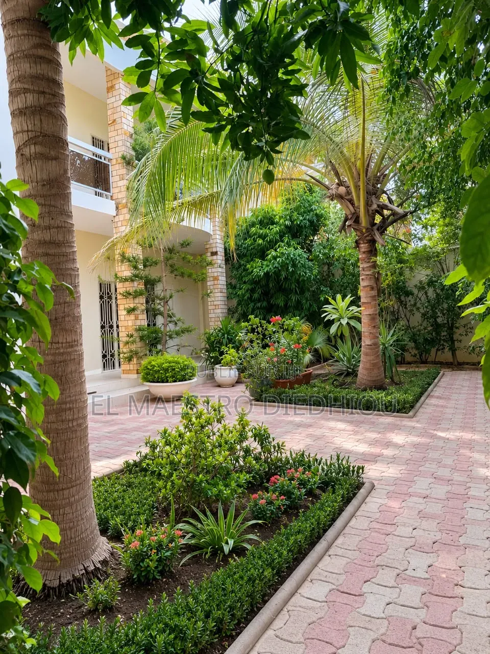 6chbre Villa dans Villa À Louer À Fann à Louer