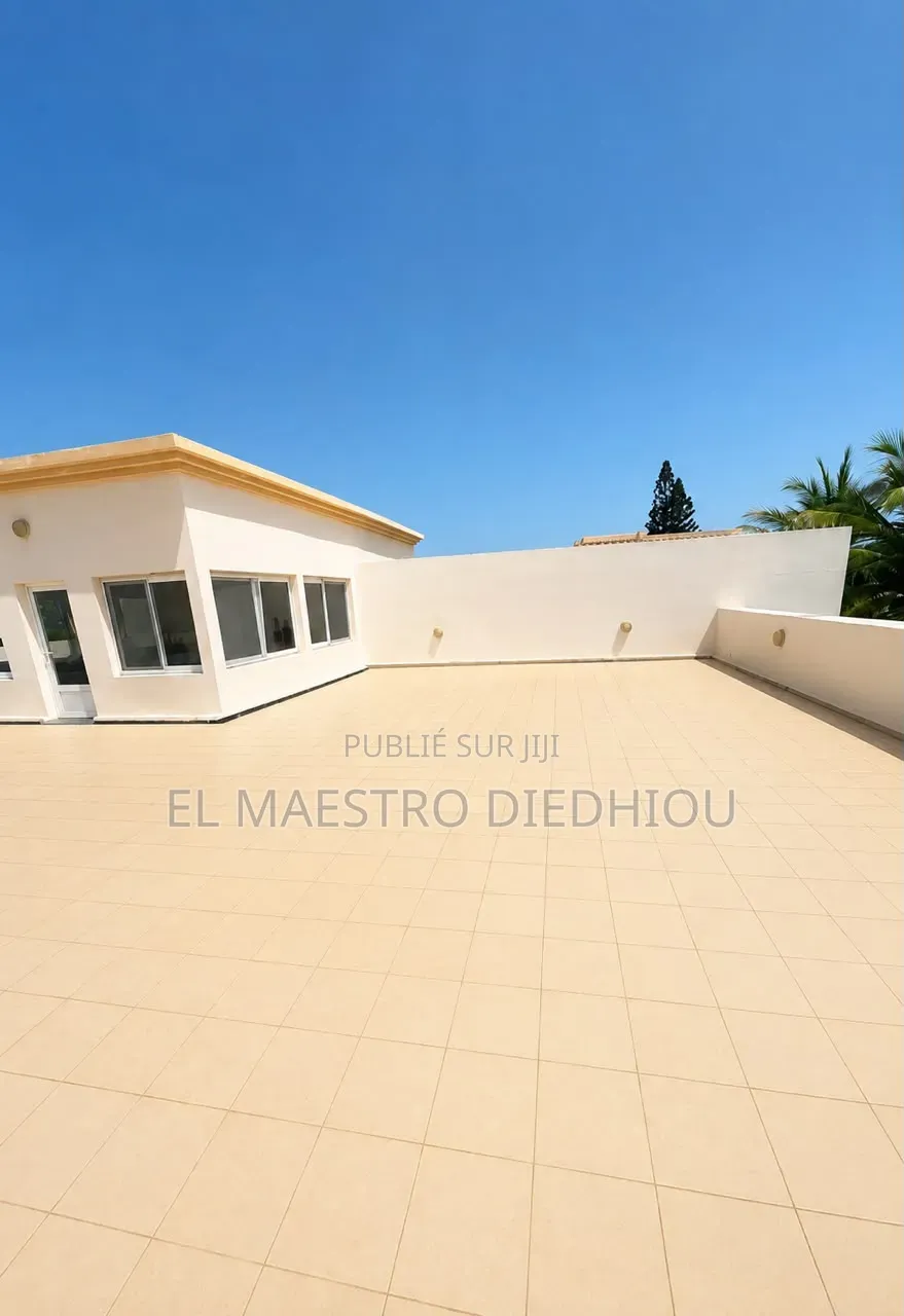 6chbre Villa dans Villa À Louer À Fann à Louer