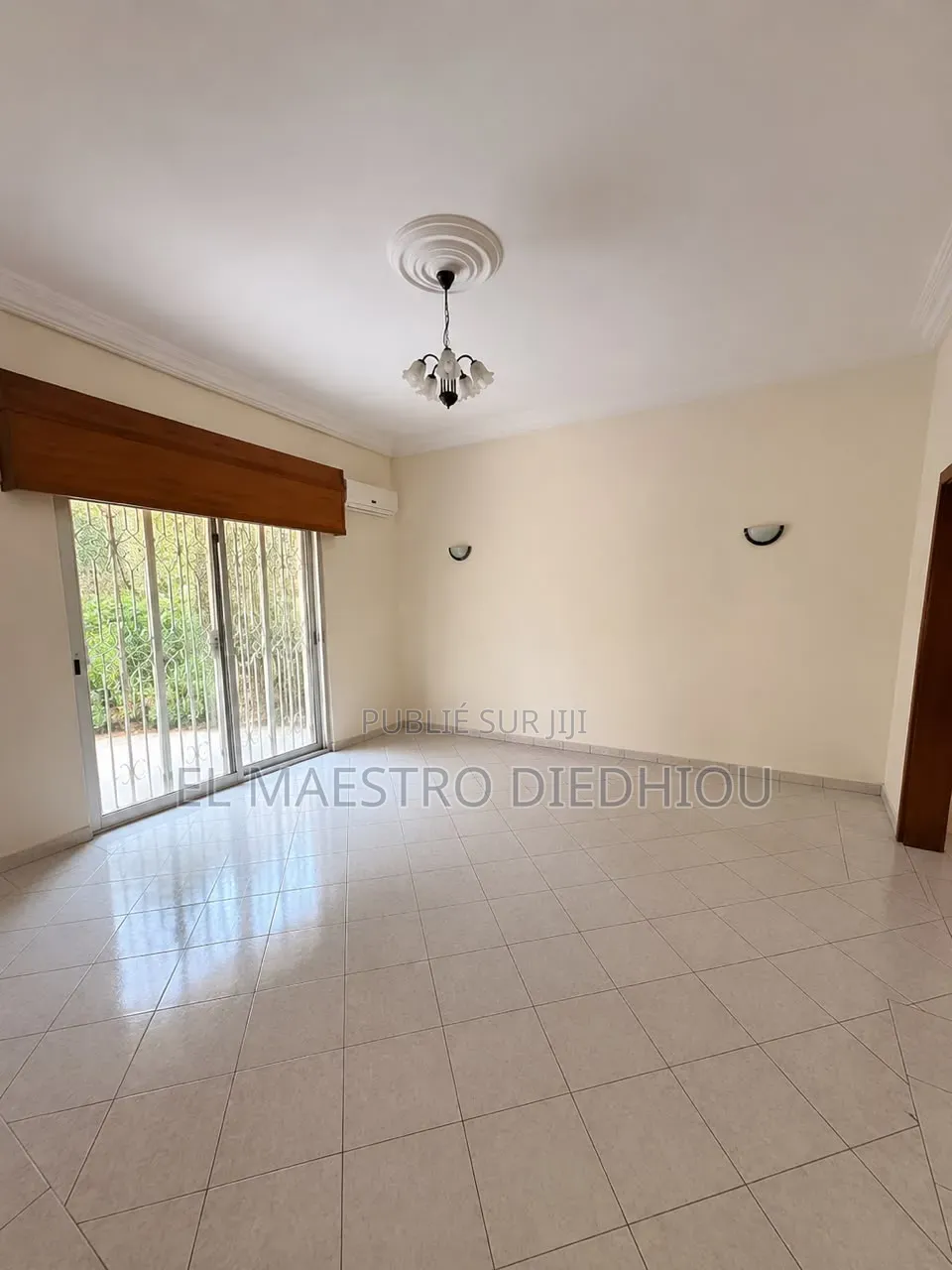 6chbre Villa dans Villa À Louer À Fann à Louer