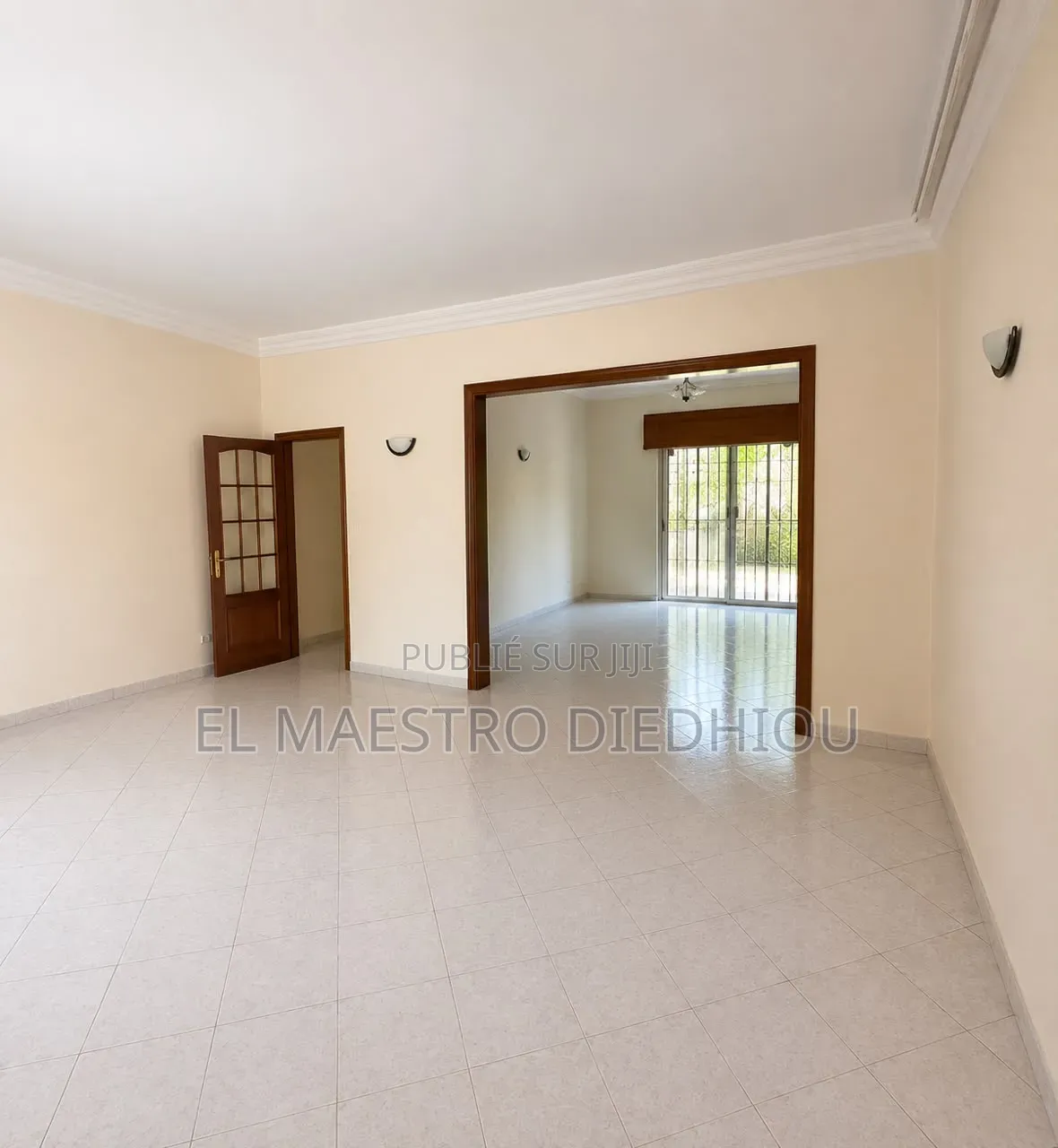 6chbre Villa dans Villa À Louer À Fann à Louer