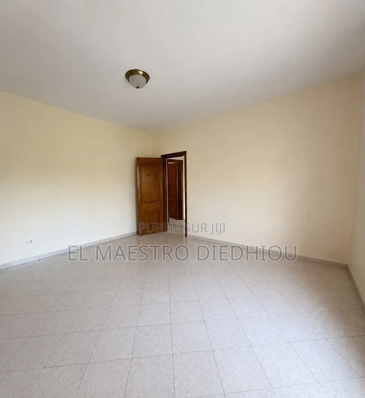 6chbre Villa dans Villa À Louer À Fann à Louer