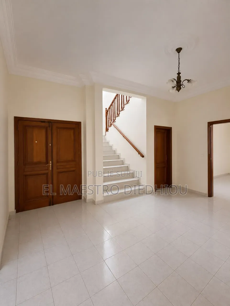 6chbre Villa dans Villa À Louer À Fann à Louer