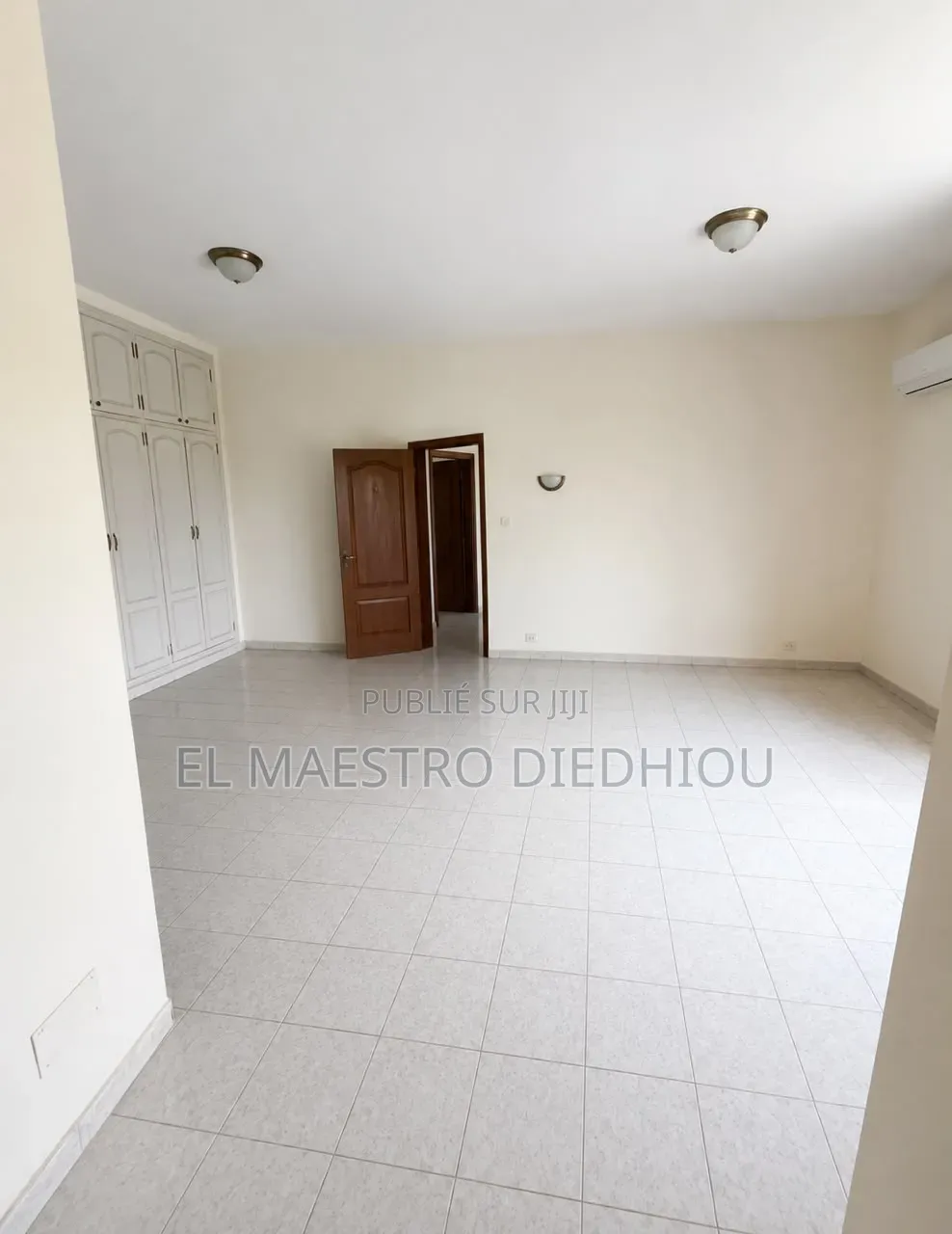 6chbre Villa dans Villa À Louer À Fann à Louer