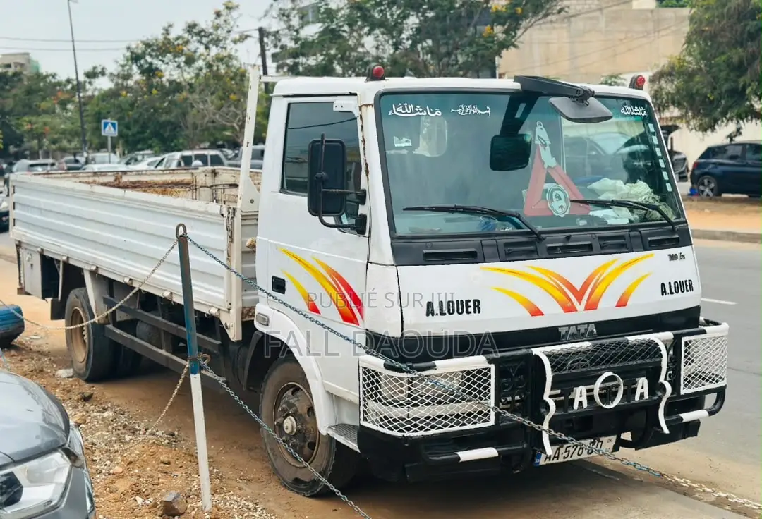 *M Tata* *Année 2020* *Diesel Manuel* *3tonne* *Intérieur Tissu*